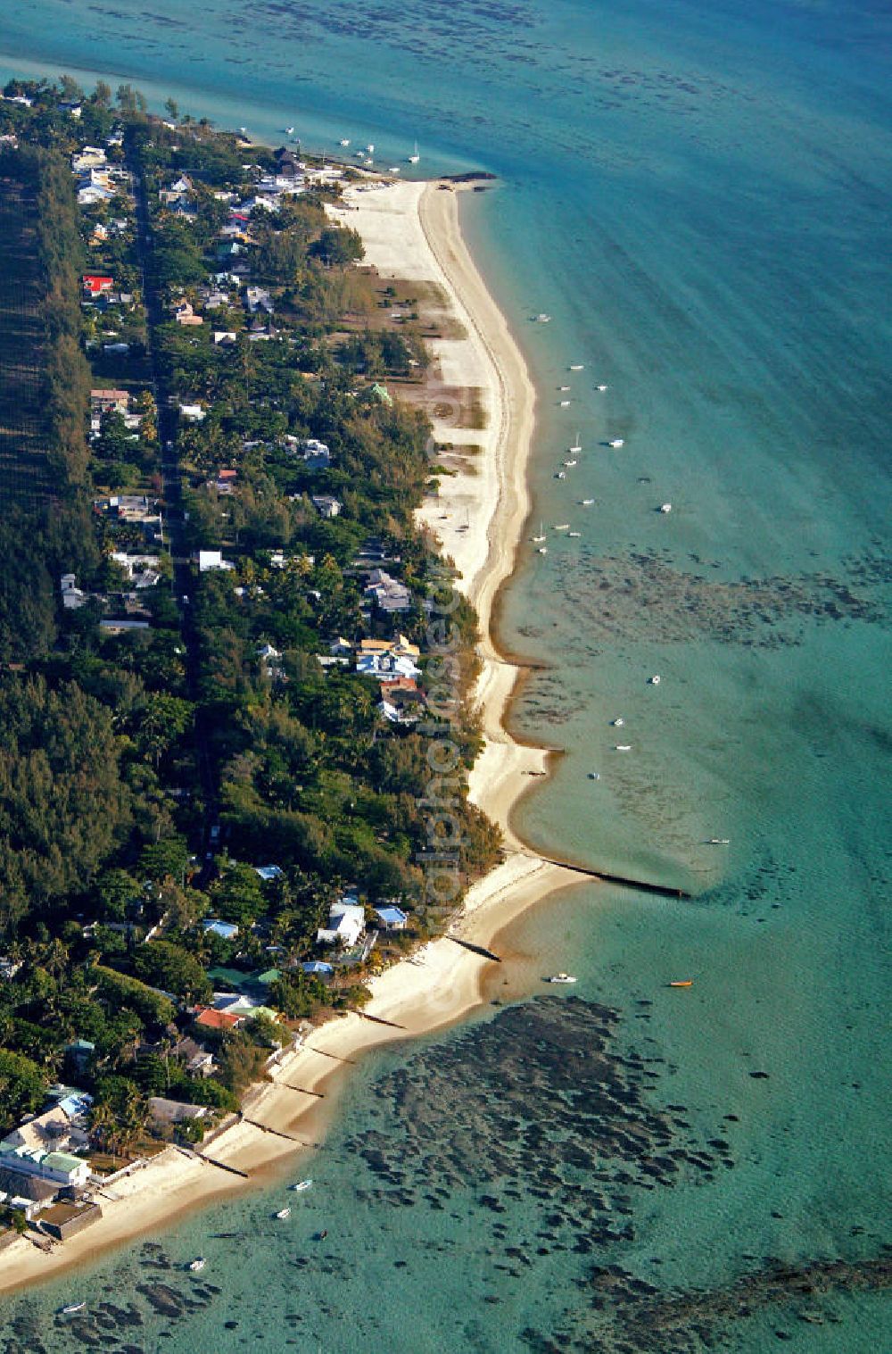 Aerial photograph Mauritius - Blick auf ein Strandhotel in der Tamarinbucht auf Mauritius. View to an hotel in the Tamarinbucht at Mauritius.