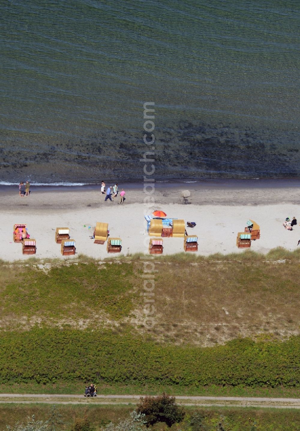 Dierhagen from the bird's eye view: Beach chair on the sandy beach ranks in the coastal area of baltic see in Dierhagen in the state Mecklenburg - Western Pomerania