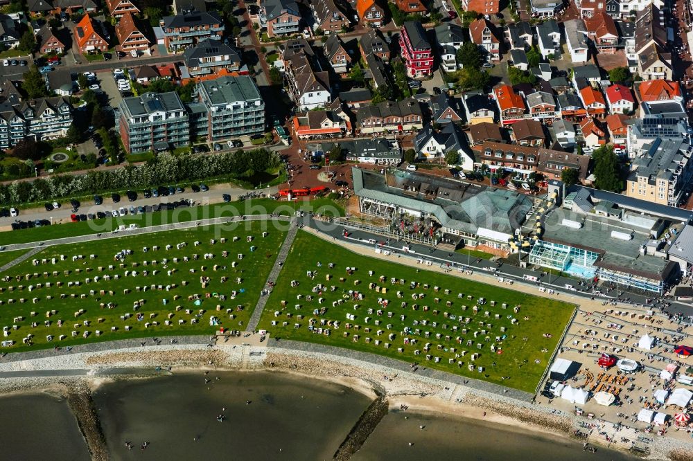 Büsum from above - Beach chair on the sandy beach ranks in the coastal area of Wattenmeer in Buesum in the state Schleswig-Holstein, Germany