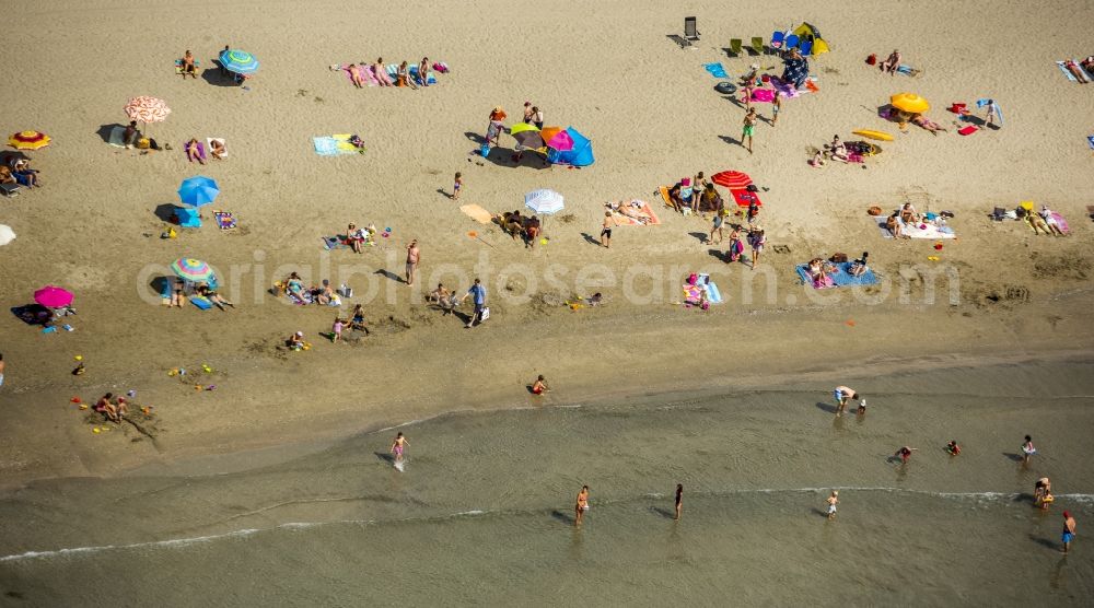 Aerial photograph Mauguio - Beach lying places and umbrella on the sandy beach landscape of Mauguio on the Mediterranean coast of the province of Languedoc-Roussillon in France