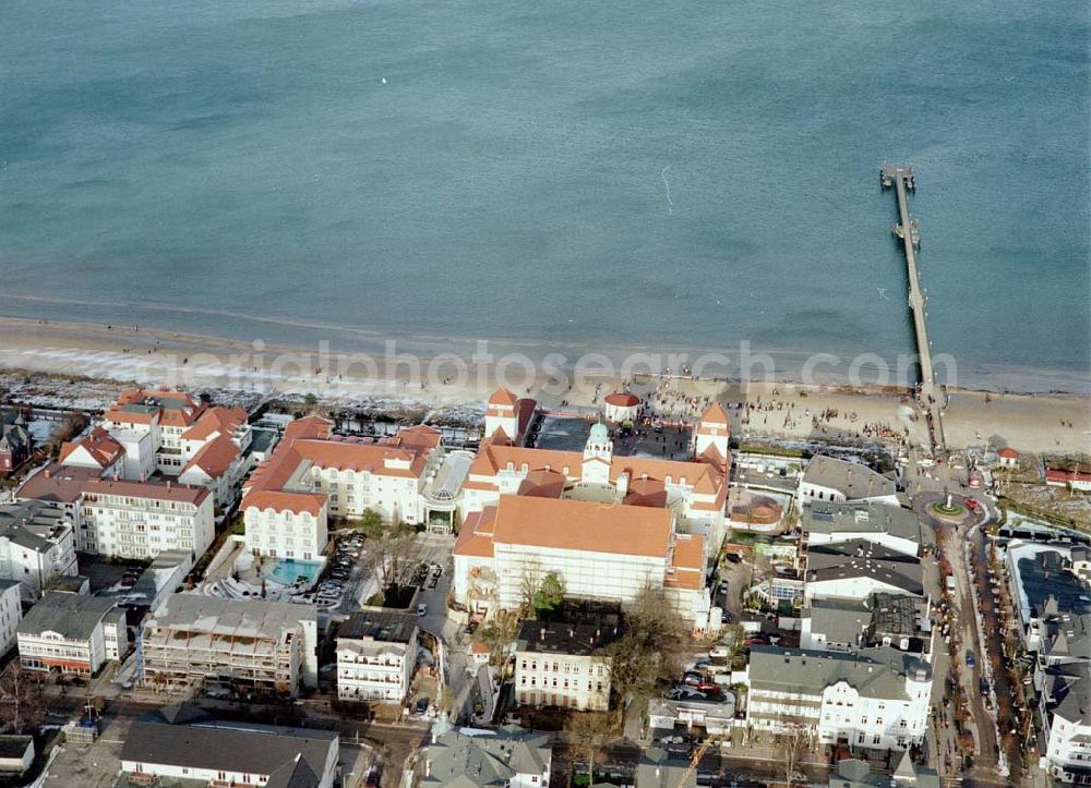 Binz / Rügen - MV from the bird's eye view: Strandpromenade Binz mit dem TRAVEL CHARME HOTEL / ehem. Kurhaus auf Rügen.