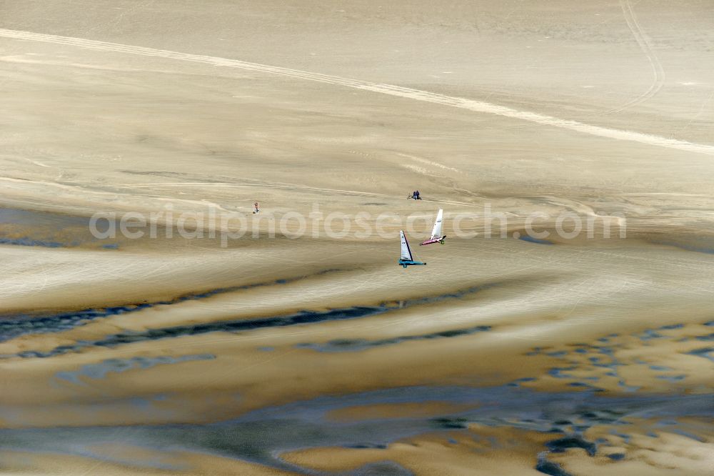 Aerial photograph Sankt Peter-Ording - View of land sailors in Sankt Peter-Ording in the state of Schleswig-Holstein, Germany. The sailors sail on the beach