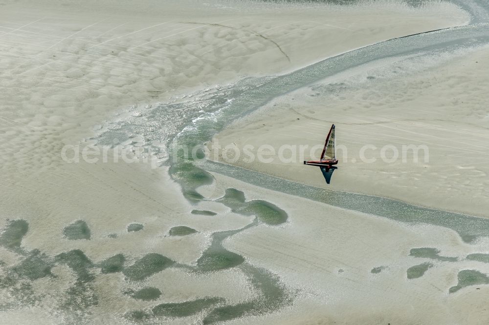 Aerial image Sankt Peter-Ording - View of land sailors in Sankt Peter-Ording in the state of Schleswig-Holstein, Germany. The sailors sail on the beach