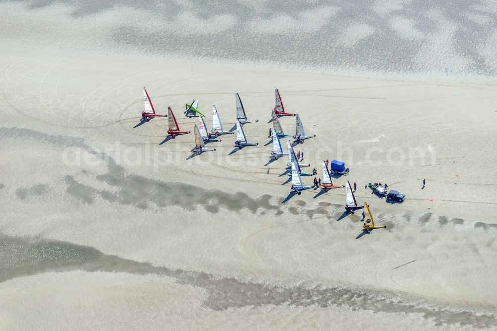 Aerial photograph Sankt Peter-Ording - View of land sailors in Sankt Peter-Ording in the state of Schleswig-Holstein, Germany. The sailors sail on the beach