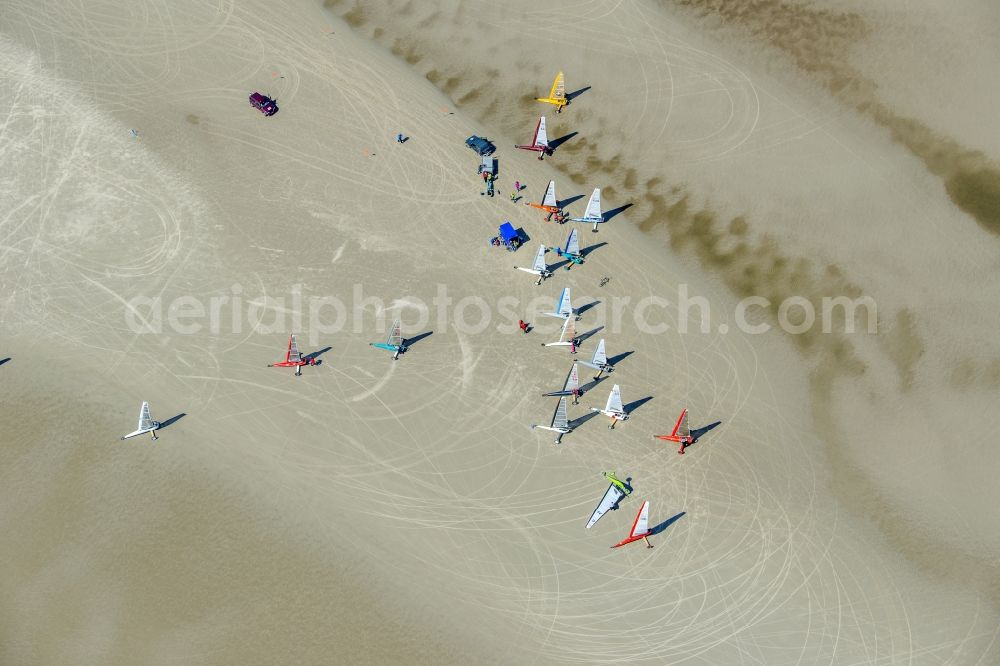 Sankt Peter-Ording from the bird's eye view: View of land sailors in Sankt Peter-Ording in the state of Schleswig-Holstein, Germany. The sailors sail on the beach