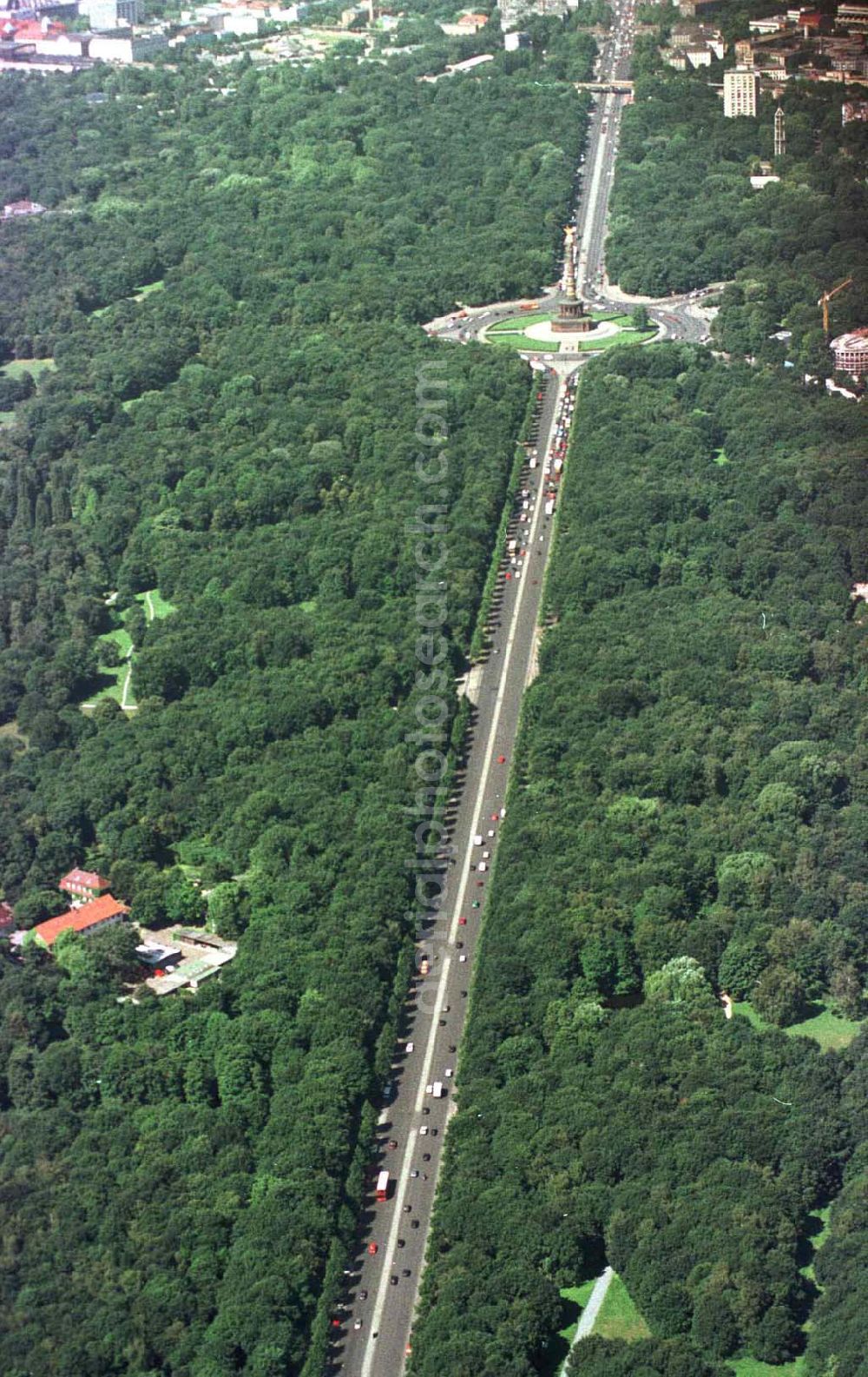 Aerial photograph Berlin - Tiergarten - Straße des 17. Juni im Berliner Tiergarten.