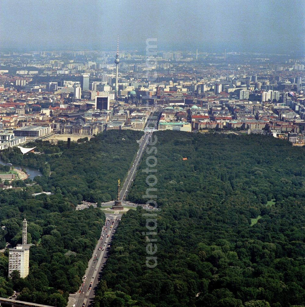 Berlin from above - The Straße des 17 June traverses named after the Tiergarten district of Berlin. The East-West highway connects two of Berlin's sights - the Victory Column with the golden Victoria and the legendary Brandenburg Gate on Pariser place. In the distance, the Berlin TV tower dominates the city center Berlin - City-Ost