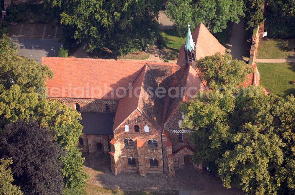 Aerial image Arendsee (Altmark) - Straße der Romanik: Blick auf das Klostergelände der Kleinstadt Arendsee. Die Straße der Romanik verbindet die Dome, Burgen, Klöster und Kirchen die in der Zeit vom 10. bis Mitte des 13. Jahrhundert entstanden, und somit ein Zeichen der Christianisierung sind.