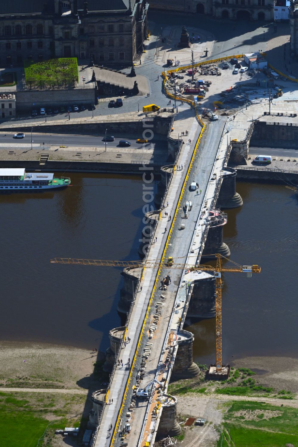 Aerial photograph Dresden - Road bridge structure Augustus Bridge over the river banks of the Elbe in the district Altstadt in Dresden in the federal state of Saxony, Germany