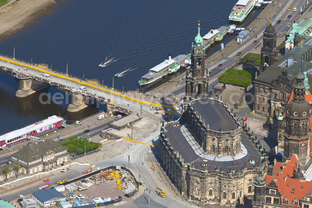 Aerial photograph Dresden - Road bridge structure Augustus Bridge over the river banks of the Elbe in the district Altstadt in Dresden in the federal state of Saxony, Germany