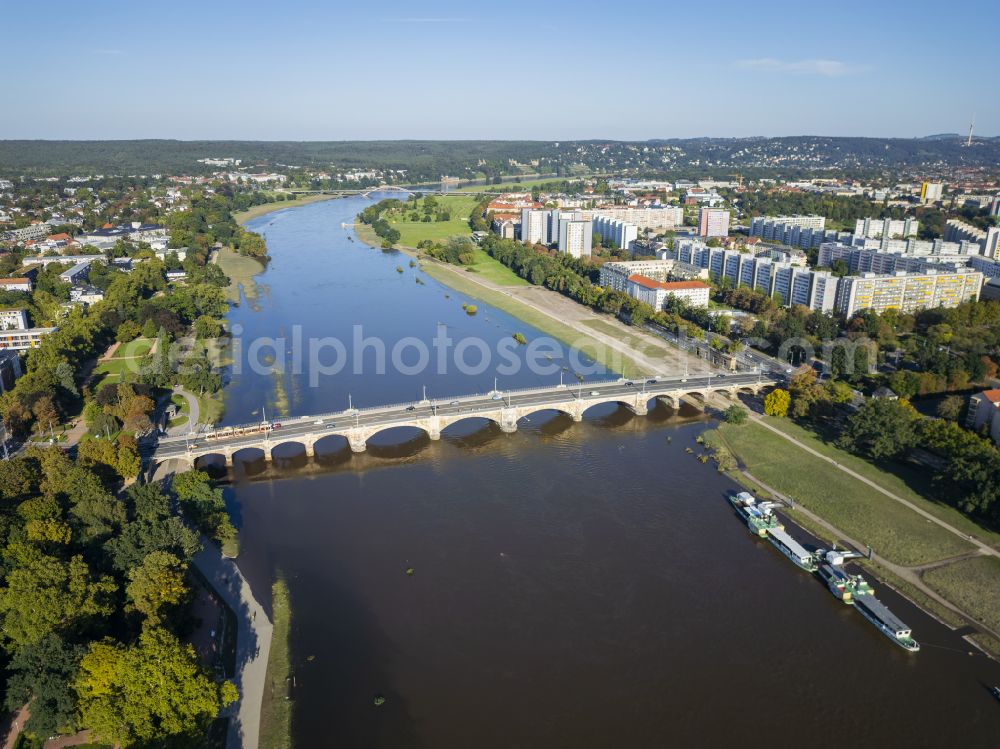 Aerial photograph Dresden - Road bridge structure Augustus Bridge over the river banks of the Elbe in the district Altstadt in Dresden in the federal state of Saxony, Germany