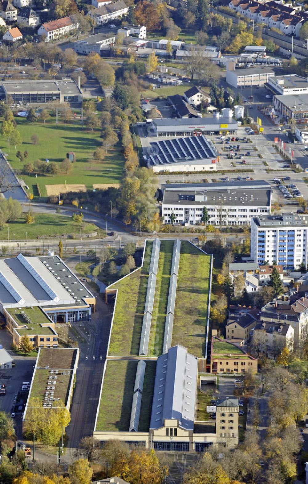 Aerial photograph Augsburg - Blick auf den Straßenbahn-Betriebshof Rotes Tor der Stadtwerke Verkehr. Der Mittelteil des Betriebshofes ist die unter Denkmalschutz stehende Bahnsteighalle des 1840 erbauten ersten Augsburger Hauptbahnhofs. View of the tram depot Red Gate.