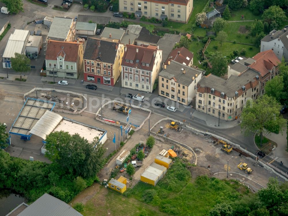 Bochum from the bird's eye view: Tramways of line 310 in the route network of Bochum-Gelsenkirchener Strassenbahnen AG (Bogestra)and renovation of power lines in the Hauptstrasse B235 in Bochum in North Rhine-Westphalia, Germany