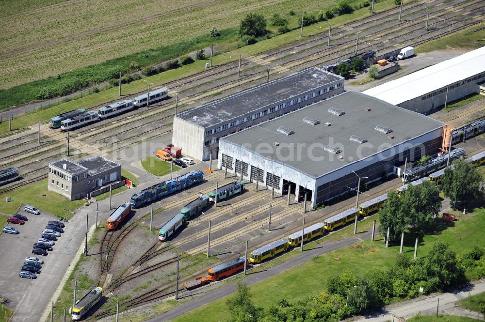 Magdeburg from above - Blick auf den Betriebshof der MVB Magdeburger Verkehrsbetriebe / Straßenbahndepot am Deichwall im Gewerbegebiet Nord Magdeburg. View of the tram depot of the MVB transport in the industrial area north of Magdeburg.