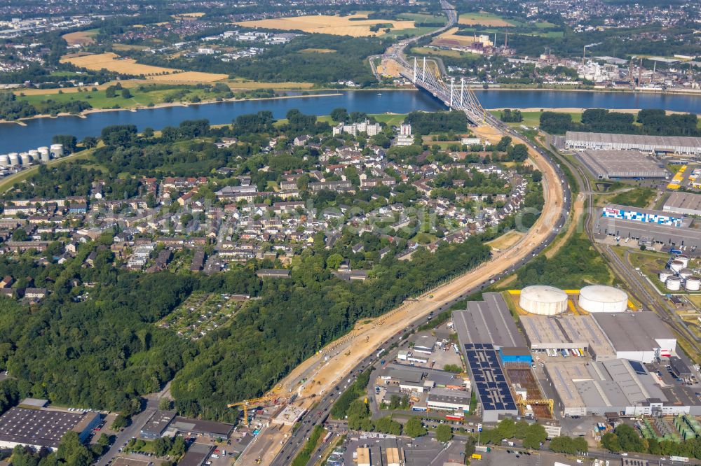 Duisburg from above - Motorway construction site to renew the split covering on the BAB A40 in the district of Kasslerfeld in Duisburg in the Ruhr area in the state of North Rhine-Westphalia, Germany