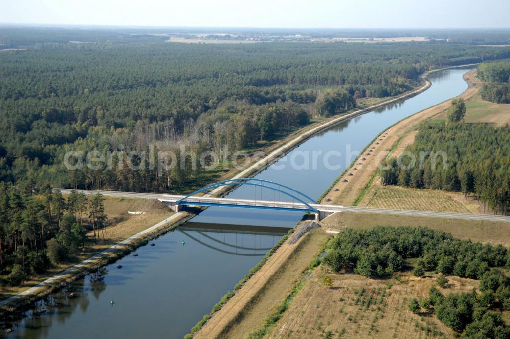 Aerial image Wusterwitz - Blick auf die Straßenbrücke über den Elbe-Havel-Kanal mit dem Strassenverlauf der L96 Ortsumgehung Wusterwitz. Sie unterliegt dem Zuständigkeitsbereich Landesbetrieb Straßenwesen Niederlassung West Hauptsitz Potsdam, Steinstraße 104-106, 14480 Potsdam, Tel. +49(0)331 2334-0, Fax +49(0)331 2334-282, E-Mail: p.poststellels@ls.brandenburg.de; Die Projektsteuerung erfolgt durch Schüßler Plan Ingenieurgesellschaft mbH, Greifswalder Straße 80 A, 10405 Berlin, Tel. +49(0)30 42106 0, E-Mail: berlin@schuessler-plan.de