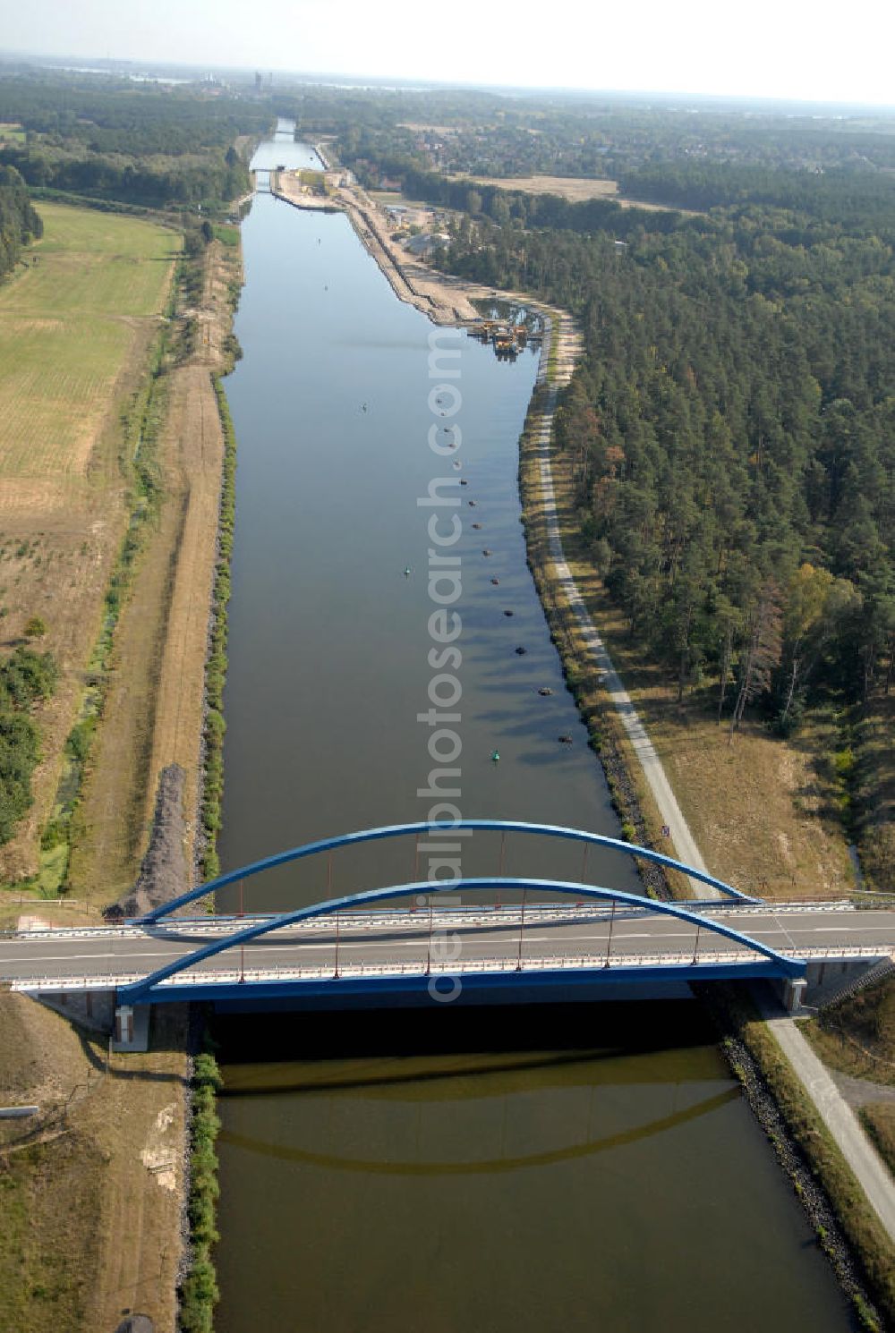 Aerial photograph Wusterwitz - Blick auf die Straßenbrücke über den Elbe-Havel-Kanal mit dem Strassenverlauf der L96 Ortsumgehung Wusterwitz. Sie unterliegt dem Zuständigkeitsbereich Landesbetrieb Straßenwesen Niederlassung West Hauptsitz Potsdam, Steinstraße 104-106, 14480 Potsdam, Tel. +49(0)331 2334-0, Fax +49(0)331 2334-282, E-Mail: p.poststellels@ls.brandenburg.de; Die Projektsteuerung erfolgt durch Schüßler Plan Ingenieurgesellschaft mbH, Greifswalder Straße 80 A, 10405 Berlin, Tel. +49(0)30 42106 0, E-Mail: berlin@schuessler-plan.de