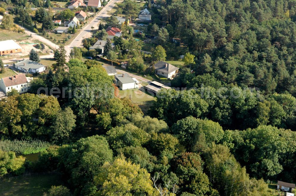 Zerben from above - Blick auf die Straßenbrücke über den Zerbener Altarm. Die Brücke wurde 1937 erbaut überführt den Altarm in Höhe km 345,640 des Elbe-Havel-Kanal. Ein Projekt des WSV: Wasserstraßen-Neubauamt Magdeburg, 39106 Magdeburg, Tel. +49(0)391 535-0, email: wna-magdeburg@wsv.bund.de