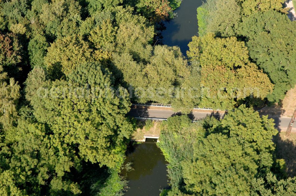 Aerial photograph Zerben - Blick auf die Straßenbrücke über den Zerbener Altarm. Die Brücke wurde 1937 erbaut überführt den Altarm in Höhe km 345,640 des Elbe-Havel-Kanal. Ein Projekt des WSV: Wasserstraßen-Neubauamt Magdeburg, 39106 Magdeburg, Tel. +49(0)391 535-0, email: wna-magdeburg@wsv.bund.de