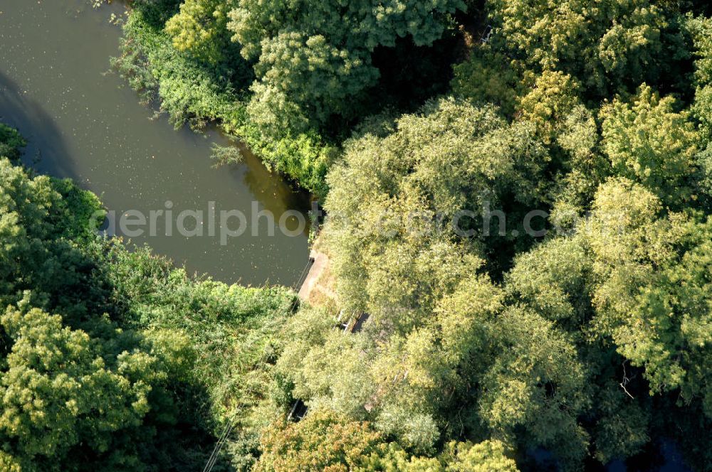 Aerial image Zerben - Blick auf die Straßenbrücke über den Zerbener Altarm. Die Brücke wurde 1937 erbaut überführt den Altarm in Höhe km 345,640 des Elbe-Havel-Kanal. Ein Projekt des WSV: Wasserstraßen-Neubauamt Magdeburg, 39106 Magdeburg, Tel. +49(0)391 535-0, email: wna-magdeburg@wsv.bund.de