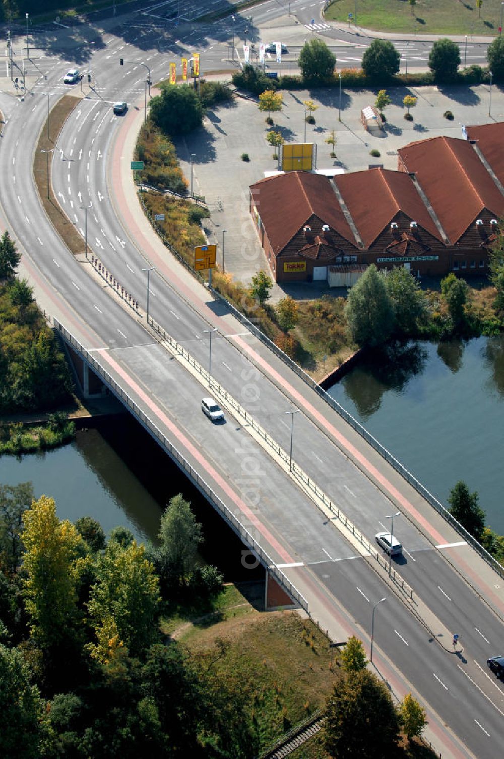 GENTHIN from the bird's eye view: Blick auf die Straßenbrücke Genthin. Die Brücke wurde im Jahr 1999 erbaut und ist eine Überführung der Bundsstraße 107 über den Elbe-Havel-Kanal bei km 362,352.