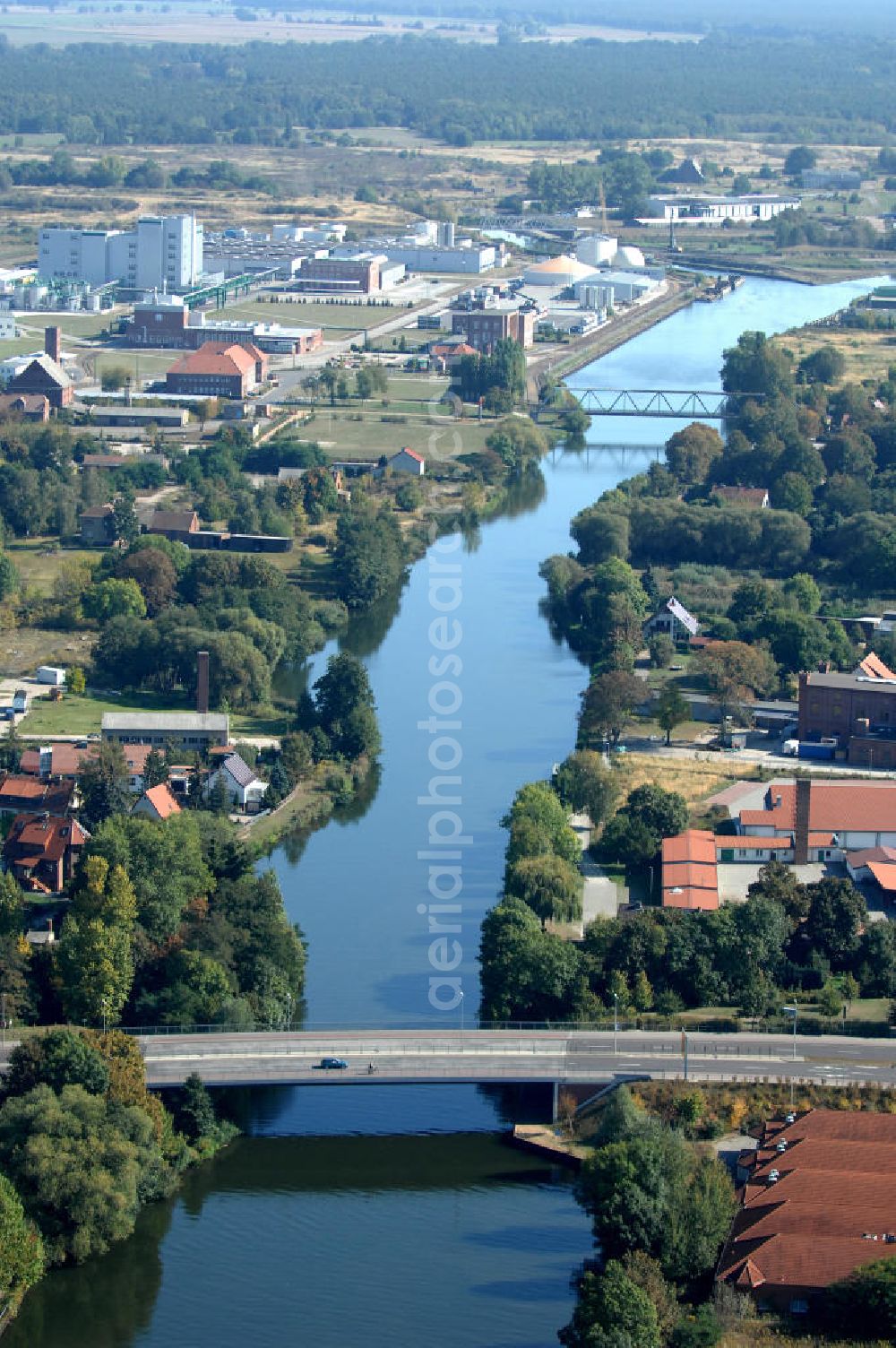 Aerial photograph GENTHIN - Blick auf die Straßenbrücke Genthin. Die Brücke wurde im Jahr 1999 erbaut und ist eine Überführung der Bundsstraße 107 über den Elbe-Havel-Kanal bei km 362,352.