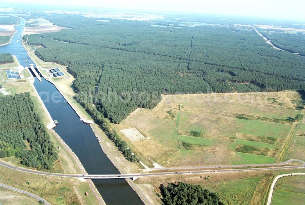 Aerial photograph Hohenwarthe - Blick auf die Straßenbrücke Hohenwarthe-Niegripp an der Doppelschleuse Hohenwarthe am Elbe-Havel-Kanal.