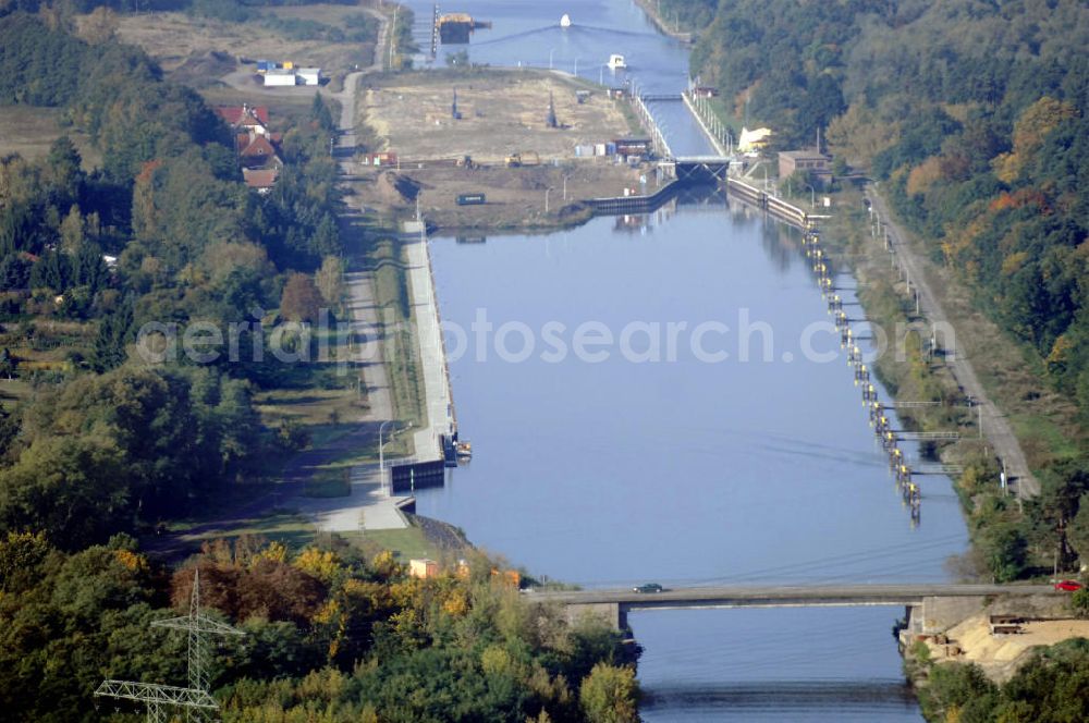 Wusterwitz from the bird's eye view: Blick über die Strassenbrücke / Brücke Wusterwitz mit der darüber führenden Landstrasse 96 und Baustelle auf die Schleuse Wusterwitz. Ein Projekt des Wasserstraßen-Neubauamt Magdeburg, Frau Roskoden, Kleiner Werder 5c, 39114 MAGDEBURG, Tel. +49(0)391 5352168