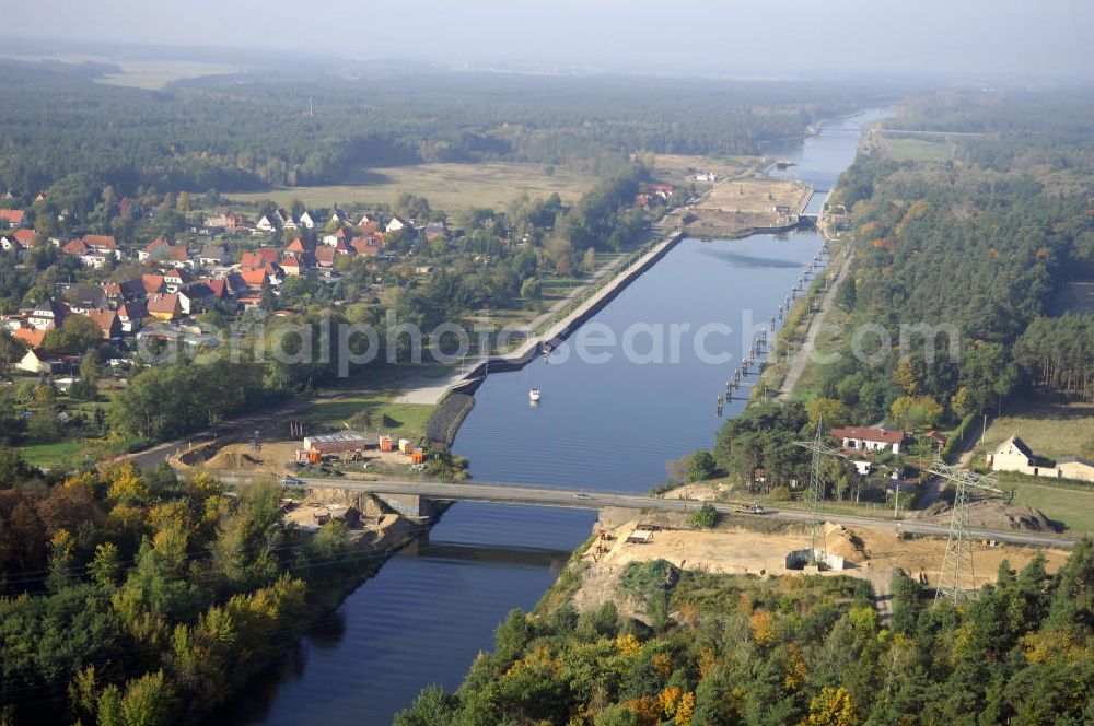 Wusterwitz from above - Blick über die Strassenbrücke / Brücke Wusterwitz mit der darüber führenden Landstrasse 96 und Baustelle auf die Schleuse Wusterwitz. Ein Projekt des Wasserstraßen-Neubauamt Magdeburg, Frau Roskoden, Kleiner Werder 5c, 39114 MAGDEBURG, Tel. +49(0)391 5352168