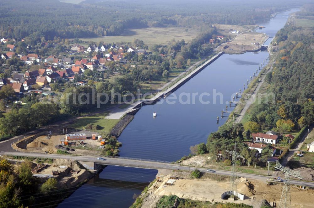 Wusterwitz from the bird's eye view: Blick über die Strassenbrücke / Brücke Wusterwitz mit der darüber führenden Landstrasse 96 und Baustelle auf die Schleuse Wusterwitz. Ein Projekt des Wasserstraßen-Neubauamt Magdeburg, Frau Roskoden, Kleiner Werder 5c, 39114 MAGDEBURG, Tel. +49(0)391 5352168