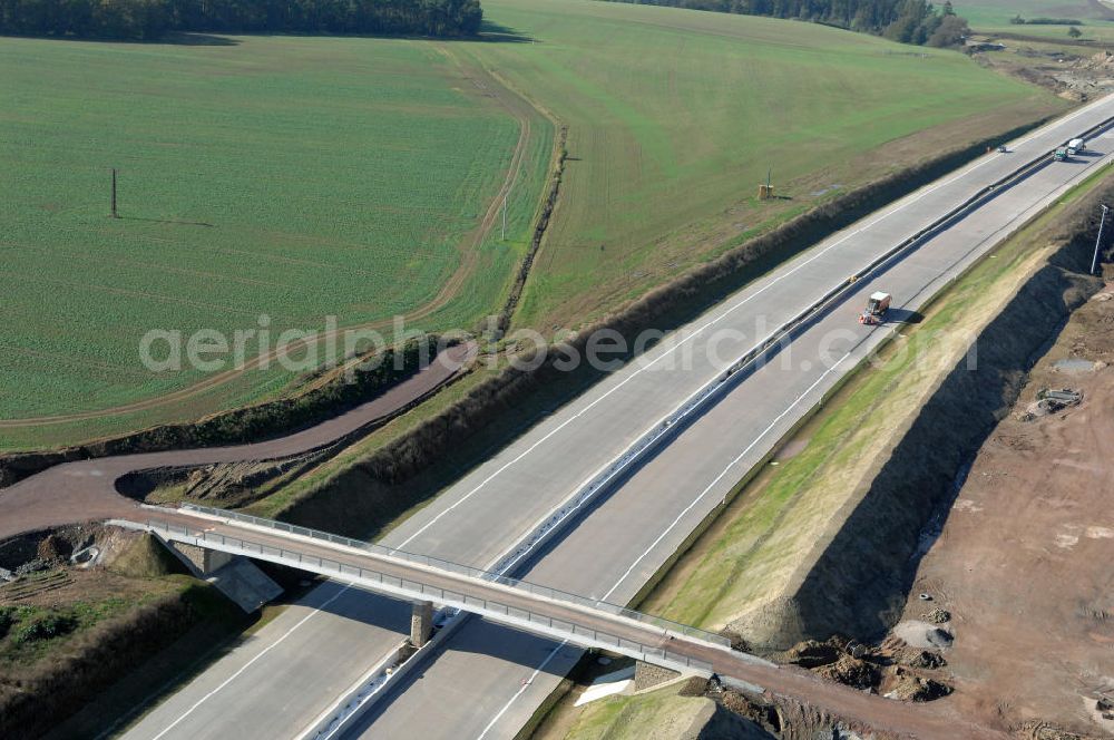 Aerial image Neukirchen - Blick auf die Baustelle der Strassenbrücke südlich von Neukirchen welche über die A4 führt. Der Neubau ist Teil des Projekt Nordverlegung / Umfahrung Hörselberge der Autobahn E40 / A4 in Thüringen bei Eisenach. Durchgeführt werden die im Zuge dieses Projektes notwendigen Arbeiten unter an derem von den Mitarbeitern der Niederlassung Weimar der EUROVIA Verkehrsbau Union sowie der Niederlassungen Abbruch und Erdbau, Betonstraßenbau, Ingenieurbau und TECO Schallschutz der EUROVIA Beton sowie der DEGES.