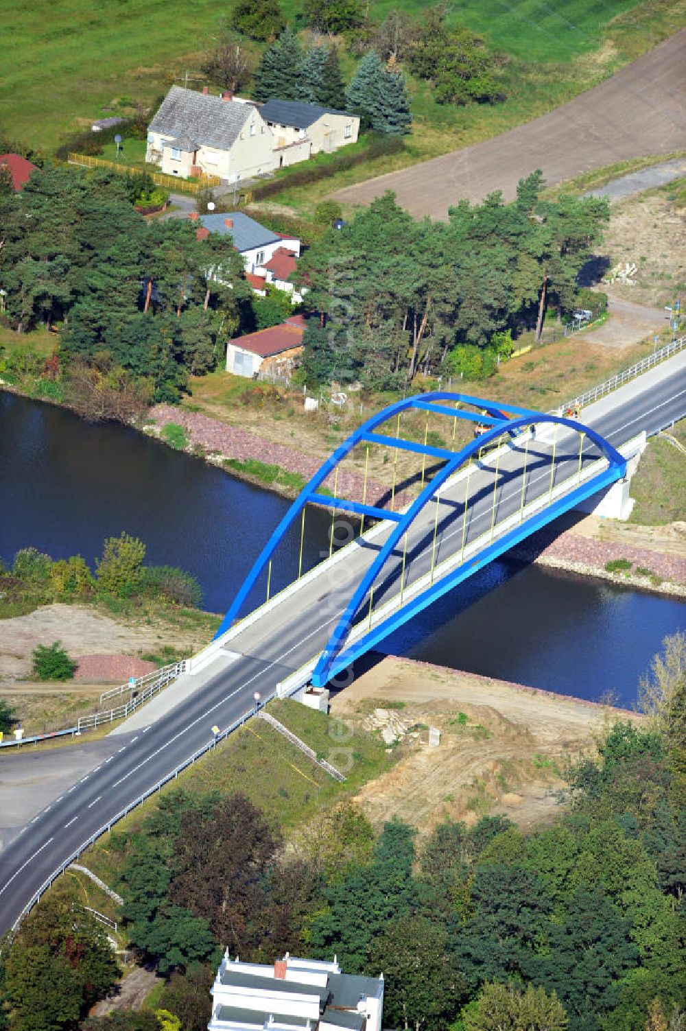 Aerial photograph Wusterwitz - Die Wusterwitzer Straßenbrücke / Brücke führt bei km 377,713 über den Elbe-Havel-Kanal im Bundesland Brandenburg. Ein Projekt des WSV, Wasser- und Schifffahrtsverwaltung des Bundes. The bridge Wusterwitz over the Elbe-Havel-Canal.