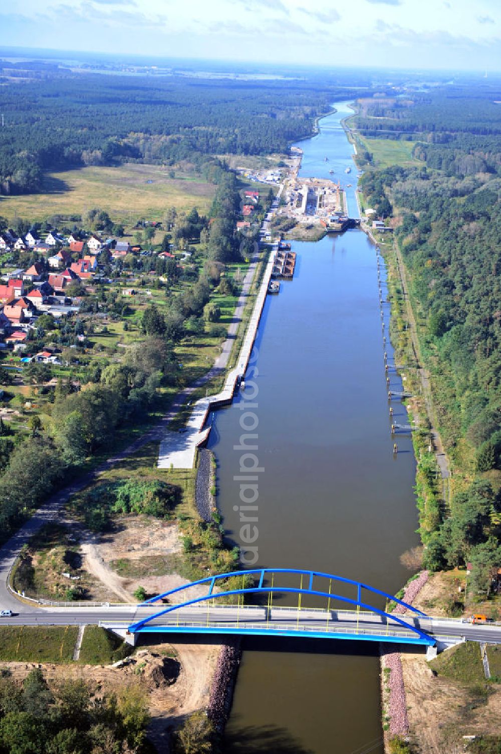 Aerial photograph Wusterwitz - Die Wusterwitzer Straßenbrücke / Brücke führt bei km 377,713 über den Elbe-Havel-Kanal im Bundesland Brandenburg. Ein Projekt des WSV, Wasser- und Schifffahrtsverwaltung des Bundes. The bridge Wusterwitz over the Elbe-Havel-Canal.