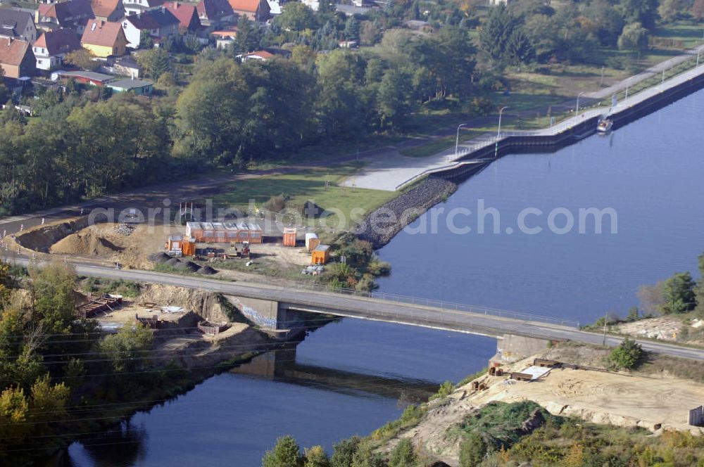 Wusterwitz from the bird's eye view: Blick auf die Strassenbrücke / Brücke Wusterwitz mit der darüber führenden Landstrasse 96 mit Baustelle nahe der Schleuse Wusterwitz. Ein Projekt des Wasserstraßen-Neubauamt Magdeburg, Frau Roskoden, Kleiner Werder 5c, 39114 MAGDEBURG, Tel. +49(0)391 5352168