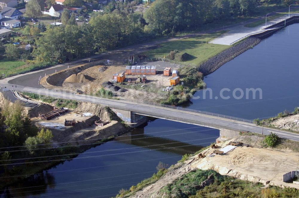 Aerial image Wusterwitz - Blick auf die Strassenbrücke / Brücke Wusterwitz mit der darüber führenden Landstrasse 96 mit Baustelle nahe der Schleuse Wusterwitz. Ein Projekt des Wasserstraßen-Neubauamt Magdeburg, Frau Roskoden, Kleiner Werder 5c, 39114 MAGDEBURG, Tel. +49(0)391 5352168