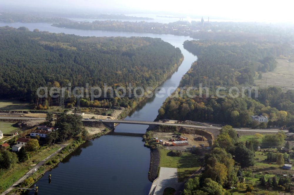 Aerial photograph Wusterwitz - Blick auf die Strassenbrücke / Brücke Wusterwitz mit der darüber führenden Landstrasse 96 mit Baustelle nahe der Schleuse Wusterwitz. Ein Projekt des Wasserstraßen-Neubauamt Magdeburg, Frau Roskoden, Kleiner Werder 5c, 39114 MAGDEBURG, Tel. +49(0)391 5352168