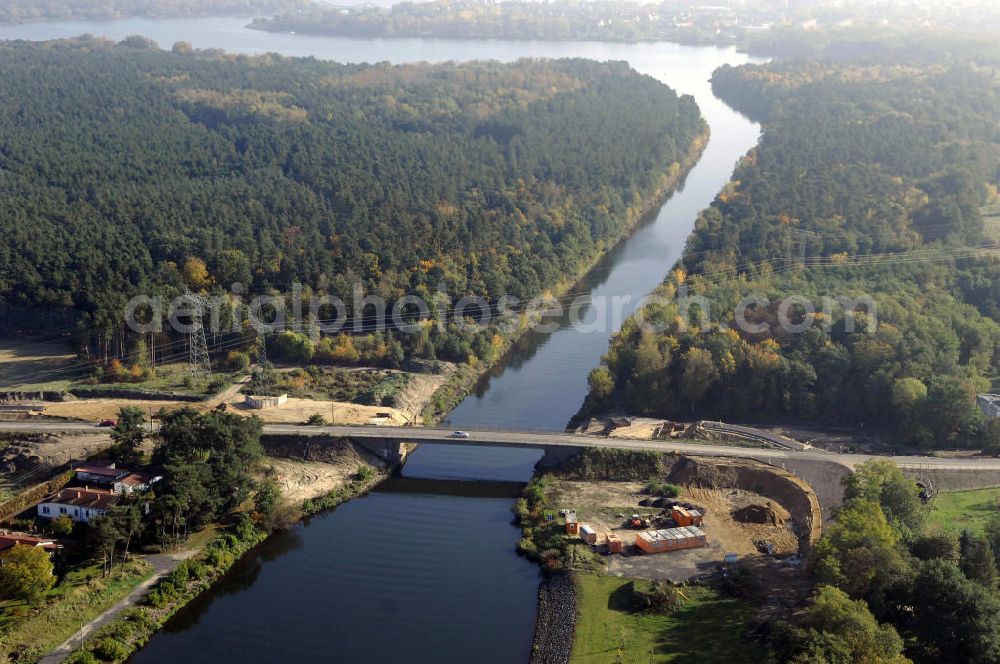 Wusterwitz from above - Blick auf die Strassenbrücke / Brücke Wusterwitz mit der darüber führenden Landstrasse 96 mit Baustelle nahe der Schleuse Wusterwitz. Ein Projekt des Wasserstraßen-Neubauamt Magdeburg, Frau Roskoden, Kleiner Werder 5c, 39114 MAGDEBURG, Tel. +49(0)391 5352168