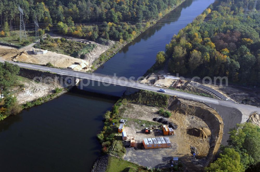 Wusterwitz from the bird's eye view: Blick auf die Strassenbrücke / Brücke Wusterwitz mit der darüber führenden Landstrasse 96 mit Baustelle nahe der Schleuse Wusterwitz. Ein Projekt des Wasserstraßen-Neubauamt Magdeburg, Frau Roskoden, Kleiner Werder 5c, 39114 MAGDEBURG, Tel. +49(0)391 5352168