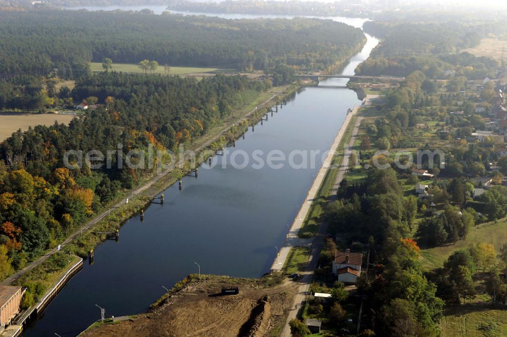 Wusterwitz from the bird's eye view: Blick über den unteren Vorhafen auf die Strassenbrücke / Brücke Wusterwitz mit der darüber führenden Landstrasse 96 mit Baustelle nahe der Schleuse Wusterwitz. Ein Projekt des Wasserstraßen-Neubauamt Magdeburg, Frau Roskoden, Kleiner Werder 5c, 39114 MAGDEBURG, Tel. +49(0)391 5352168