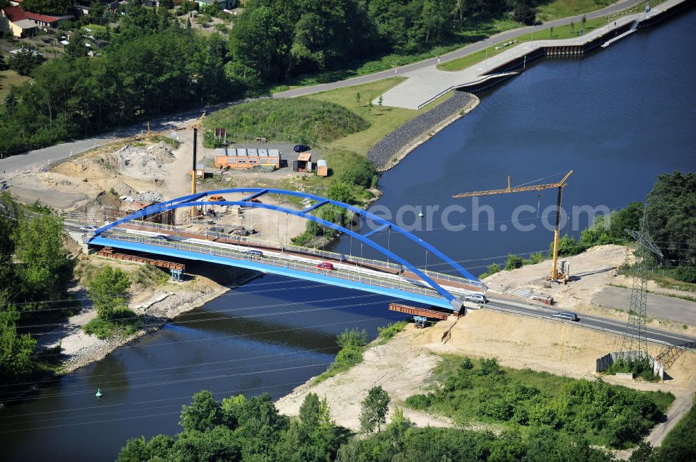 Wusterwitz from the bird's eye view: Blick auf die Straßenbrücke zwischen Wusterwitz und Bensdorf über den Elbe-Havel-Kanal westlich des Wendsee in Brandenburg. View of the road bridge between Wusterwitz and Bensdorf on the Elbe-Havel canal west of Wendsee in Brandenburg.