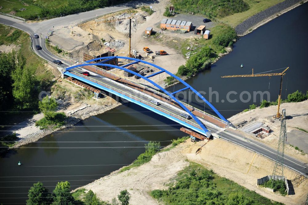 Aerial image Wusterwitz - Blick auf die Straßenbrücke zwischen Wusterwitz und Bensdorf über den Elbe-Havel-Kanal westlich des Wendsee in Brandenburg. View of the road bridge between Wusterwitz and Bensdorf on the Elbe-Havel canal west of Wendsee in Brandenburg.