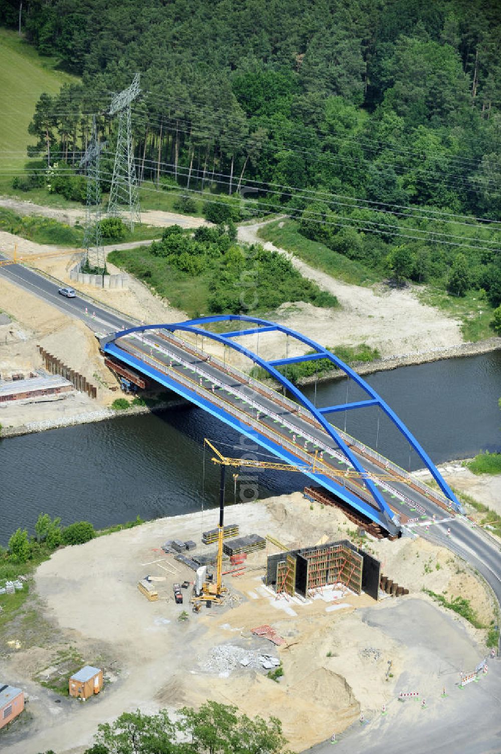 Aerial image Wusterwitz - Blick auf die Straßenbrücke zwischen Wusterwitz und Bensdorf über den Elbe-Havel-Kanal westlich des Wendsee in Brandenburg. View of the road bridge between Wusterwitz and Bensdorf on the Elbe-Havel canal west of Wendsee in Brandenburg.