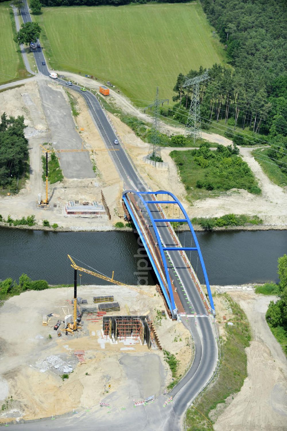 Wusterwitz from above - Blick auf die Straßenbrücke zwischen Wusterwitz und Bensdorf über den Elbe-Havel-Kanal westlich des Wendsee in Brandenburg. View of the road bridge between Wusterwitz and Bensdorf on the Elbe-Havel canal west of Wendsee in Brandenburg.