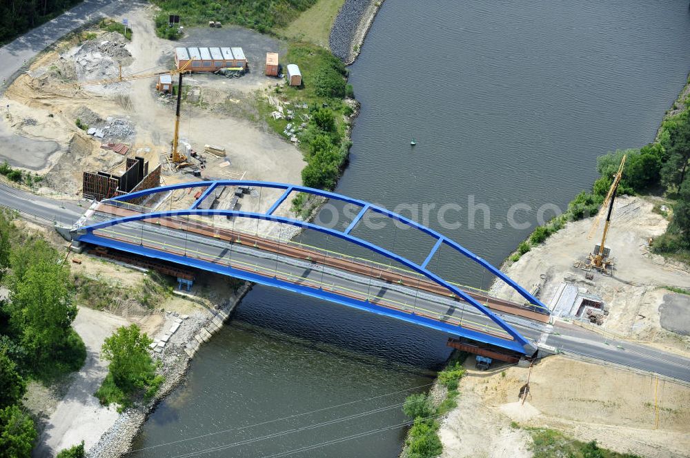 Aerial image Wusterwitz - Blick auf die Straßenbrücke zwischen Wusterwitz und Bensdorf über den Elbe-Havel-Kanal westlich des Wendsee in Brandenburg. View of the road bridge between Wusterwitz and Bensdorf on the Elbe-Havel canal west of Wendsee in Brandenburg.