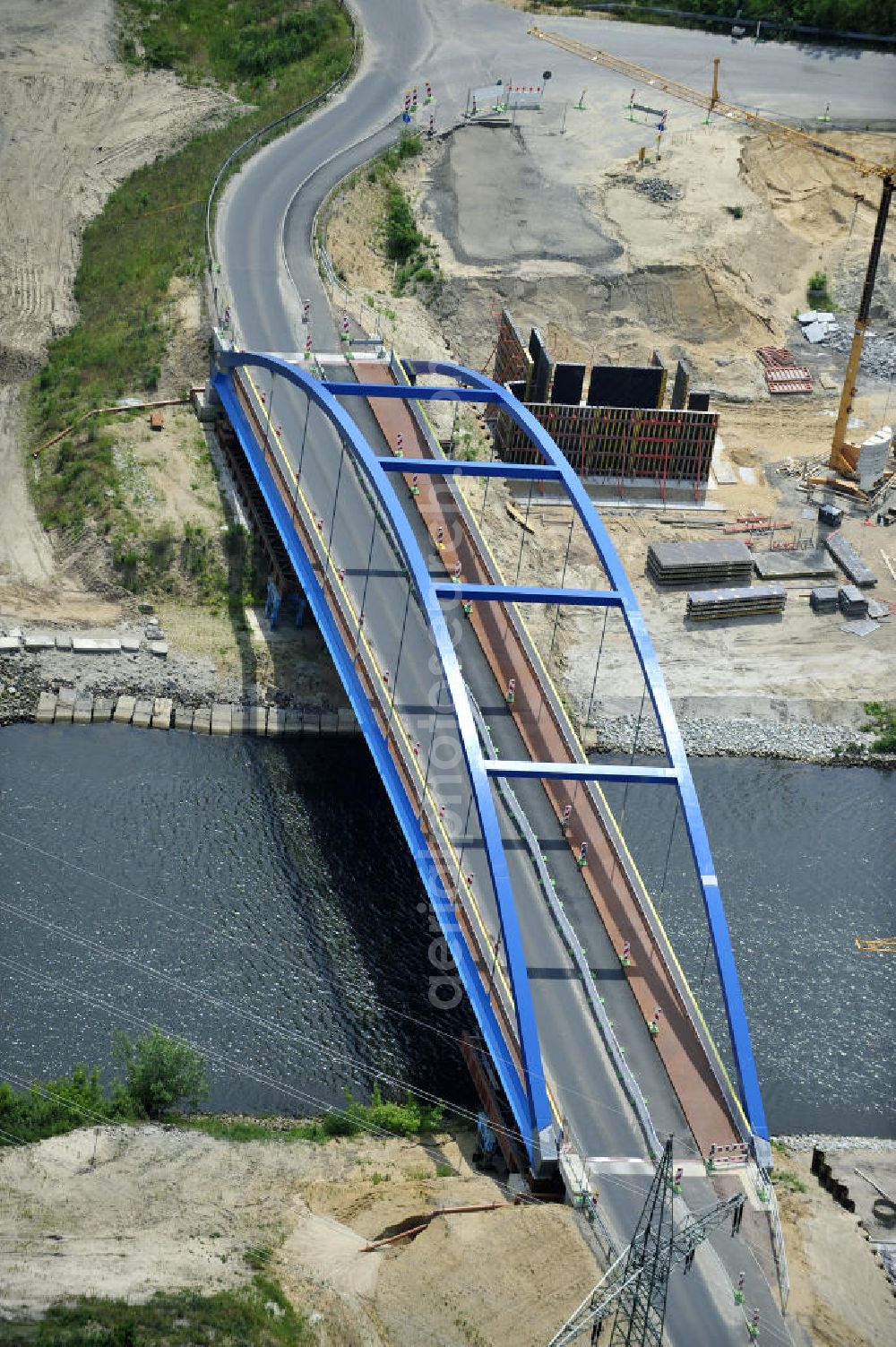 Wusterwitz from the bird's eye view: Blick auf die Straßenbrücke zwischen Wusterwitz und Bensdorf über den Elbe-Havel-Kanal westlich des Wendsee in Brandenburg. View of the road bridge between Wusterwitz and Bensdorf on the Elbe-Havel canal west of Wendsee in Brandenburg.