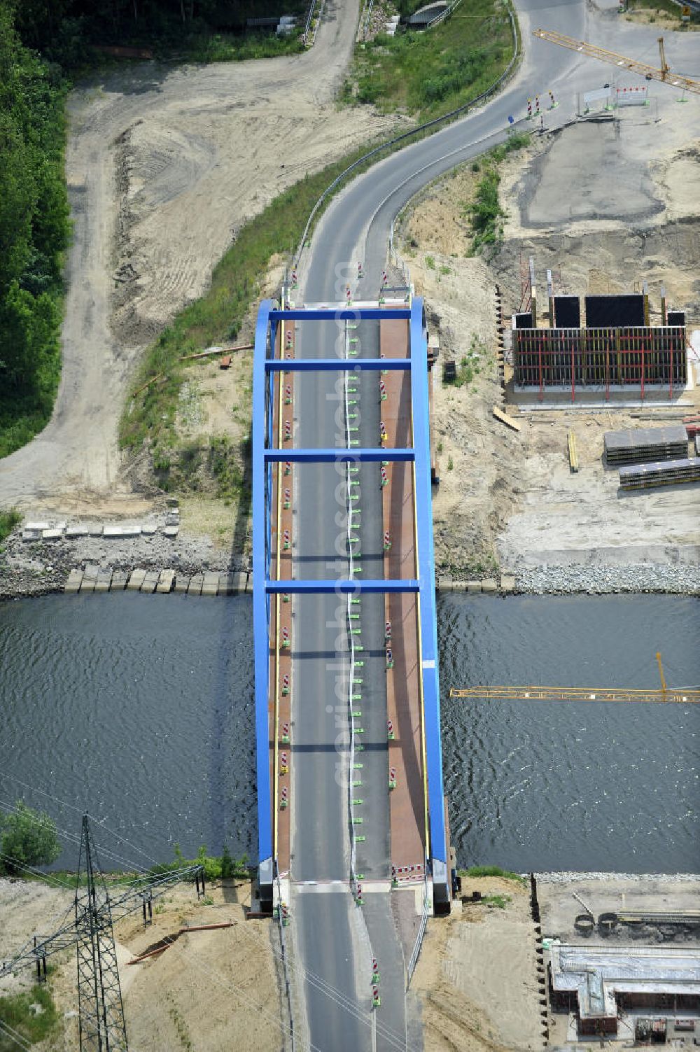 Aerial image Wusterwitz - Blick auf die Straßenbrücke zwischen Wusterwitz und Bensdorf über den Elbe-Havel-Kanal westlich des Wendsee in Brandenburg. View of the road bridge between Wusterwitz and Bensdorf on the Elbe-Havel canal west of Wendsee in Brandenburg.