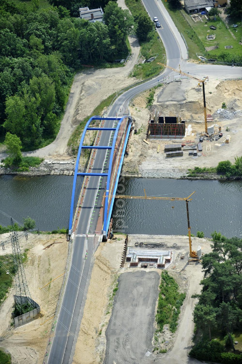 Aerial photograph Wusterwitz - Blick auf die Straßenbrücke zwischen Wusterwitz und Bensdorf über den Elbe-Havel-Kanal westlich des Wendsee in Brandenburg. View of the road bridge between Wusterwitz and Bensdorf on the Elbe-Havel canal west of Wendsee in Brandenburg.