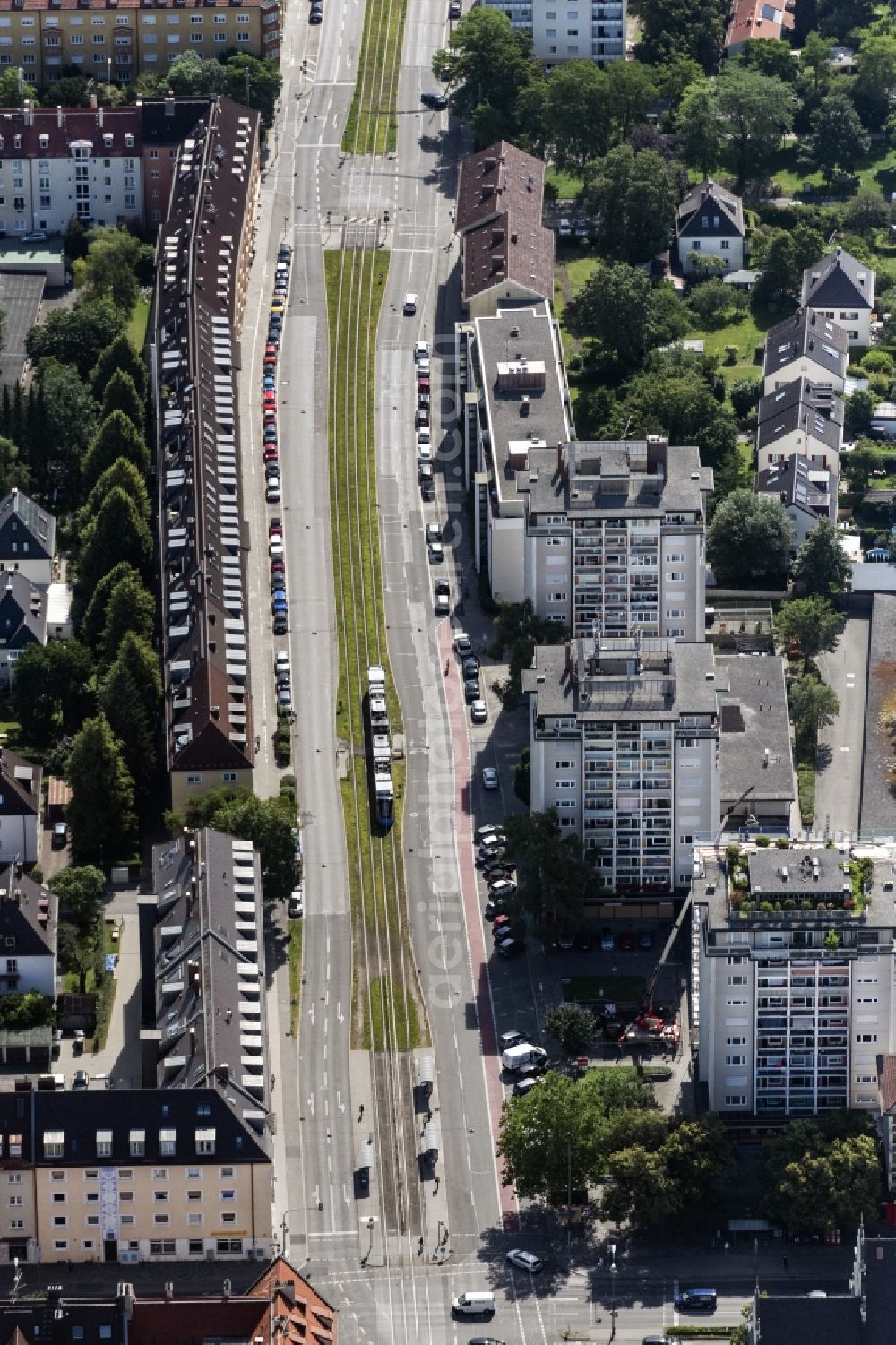 München from the bird's eye view: Street - road guidance Agnes-Bernauer-Strasse in Munich in the state Bavaria, Germany