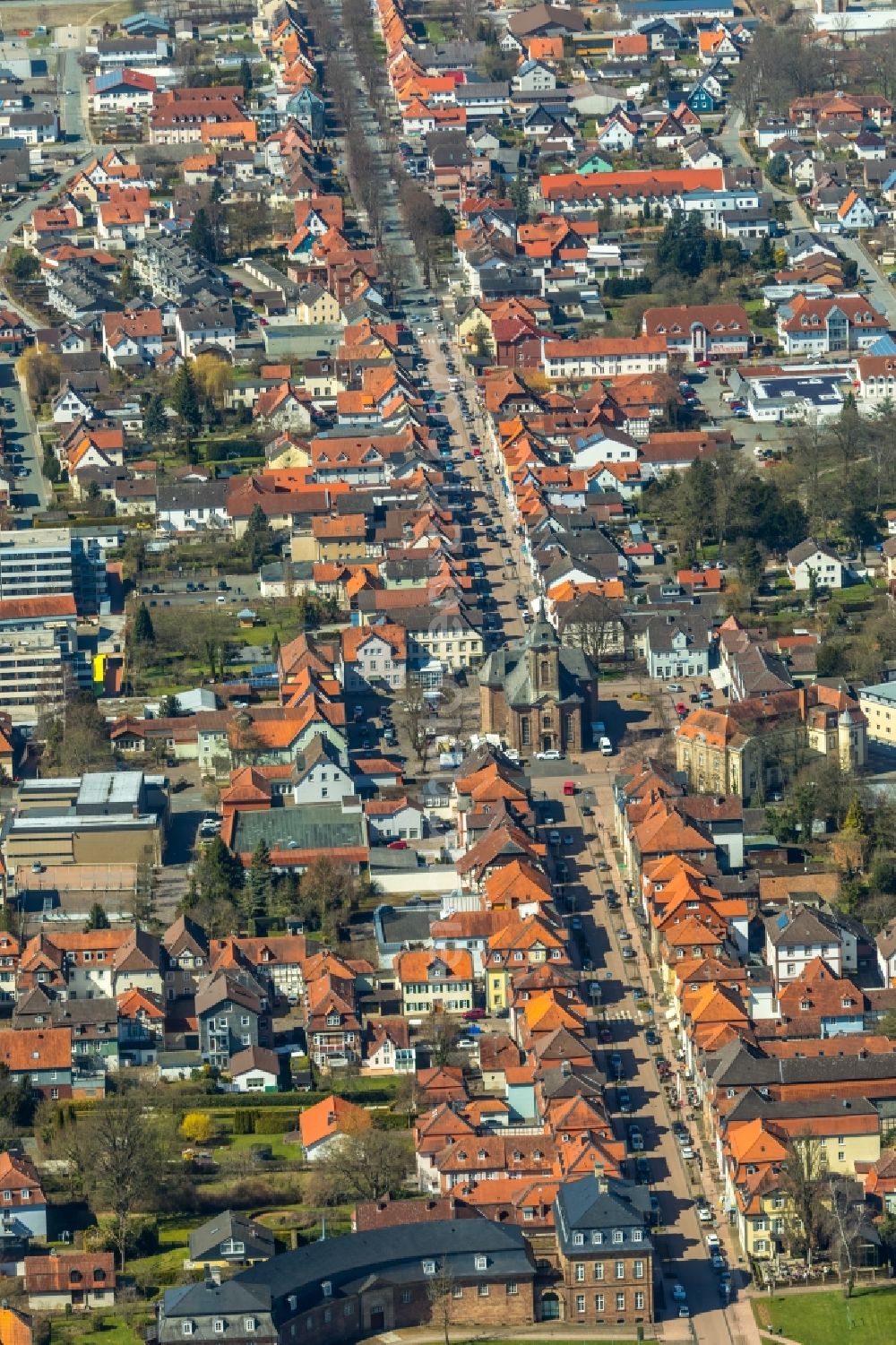 Aerial photograph Bad Arolsen - Street guide of famous promenade and shopping street Bahnhofstrasse - Kirchplatz in Bad Arolsen in the state Hesse, Germany