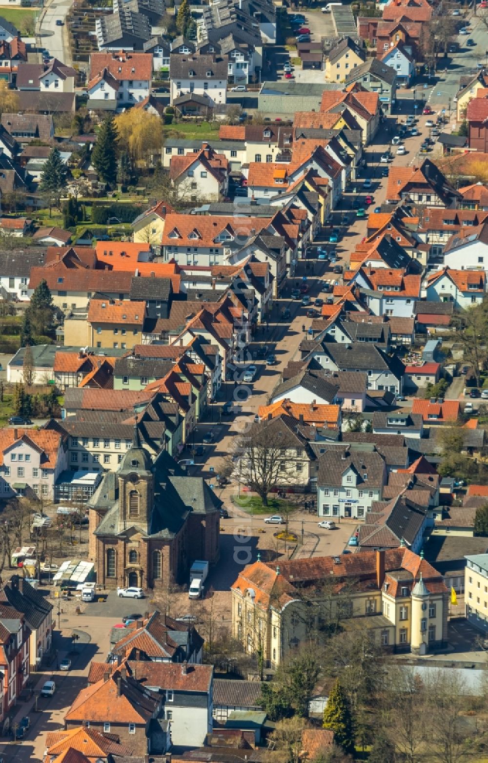 Bad Arolsen from the bird's eye view: Street guide of famous promenade and shopping street Bahnhofstrasse - Kirchplatz in Bad Arolsen in the state Hesse, Germany